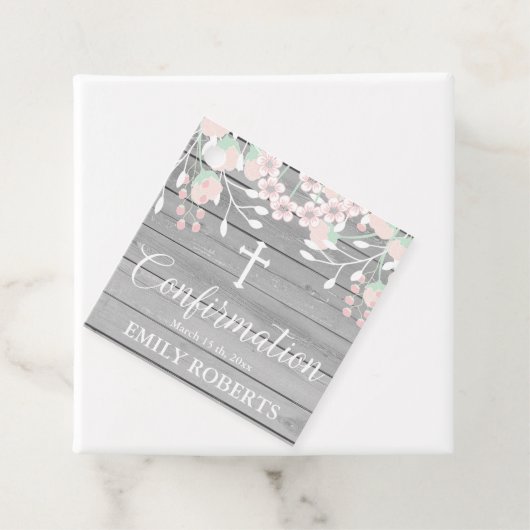 Rustieke grijze hout blozen florale bevestiging bedankjes labels (In situ)