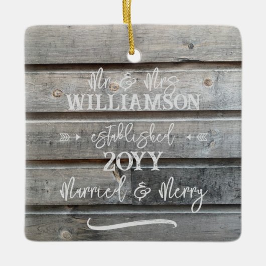 Rustieke grijze schuur eerste getrouwde kerstfoto keramisch ornament (Voorkant)