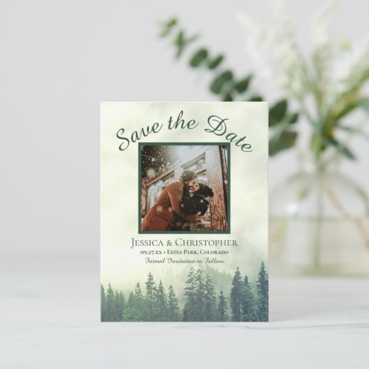 Rustieke Groene Bos Bruiloft Save the Date Foto Aankondigingskaart (Staand voorkant)