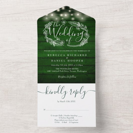 Rustieke groene houten slingerlichtjes bloemige br all in one uitnodiging (Binnen)