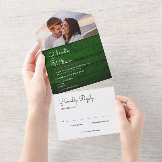 Rustieke Groene Houten Strijklichten Foto Bruiloft All In One Uitnodiging (Afscheurbaar)