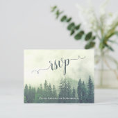 Rustieke Groene Pijnbomen Outdoor Bruiloft RSVP Briefkaart (Staand voorkant)