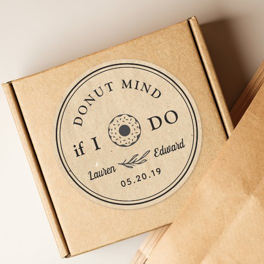 Rustieke hand getrokken donut geest als ik bruilof ronde sticker