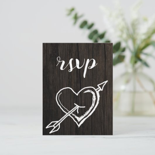 Rustieke hart pijl hout bruiloft rsvp briefkaarten (Staand voorkant)
