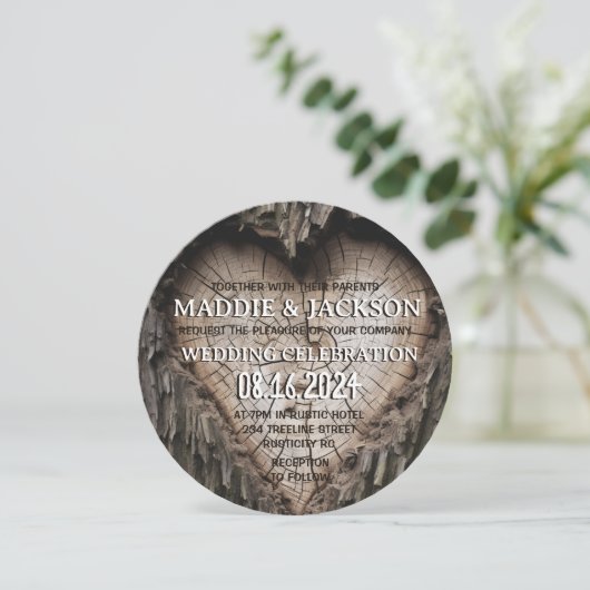 Rustieke hart vormige boom bruiloft uitnodiging (Staand voorkant)