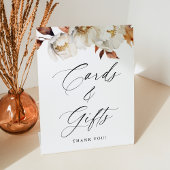 Rustieke herfst bloemenbruiloft kaarten en geschen reclamebord met voetstuk