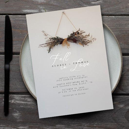 Rustieke herfst bruiloft uitnodiging met gedroogde