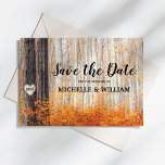 Rustieke herfst herfst bladeren Save the Date Aankondigingskaart<br><div class="desc">De herfst van het land bewaart de datum briefkaarten met een rustieke boombos met rode,  sinaasappel en gouden bladeren,  zilveren berkenbomen,  een sprookjesachtig gesneden hart op de herfst met de initialen van de bruid en bruidegom,  en een elegant bewerkbaar bruiloft sparen de datum sjabloon.</div>