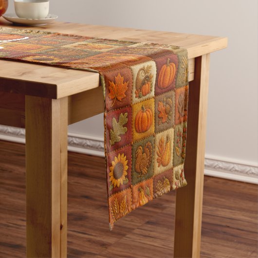 Rustieke Herfst Patchwork met Thanksgiving Bericht Korte Tafelloper (Voorbeeld)