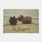 Rustieke Herfst Pinecones op hout met aangepaste n Deurmat (Voorkant)