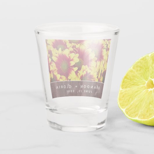 Rustieke herfst Zonnebloemen op hek Bruiloft Shot Glas (Achterkant)