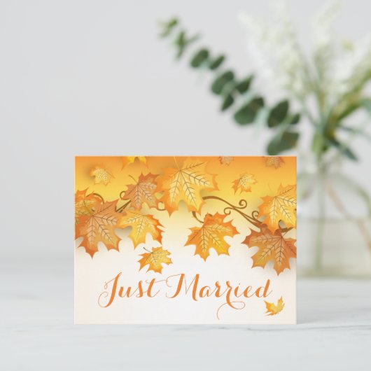 Rustieke herfstbladeren net getrouwd Oranje bruilo Aankondigingskaart (Staand voorkant)