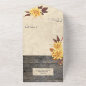 Rustieke herfstbloemen op hout all in one uitnodiging (Buitenkant)