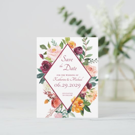 Rustieke Herfstbloemen Wijnrood Save The Date Briefkaart (Staand voorkant)