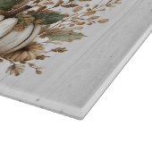 Rustieke herfstoogst vogelverschrikker met pompoen snijplank (Hoek)