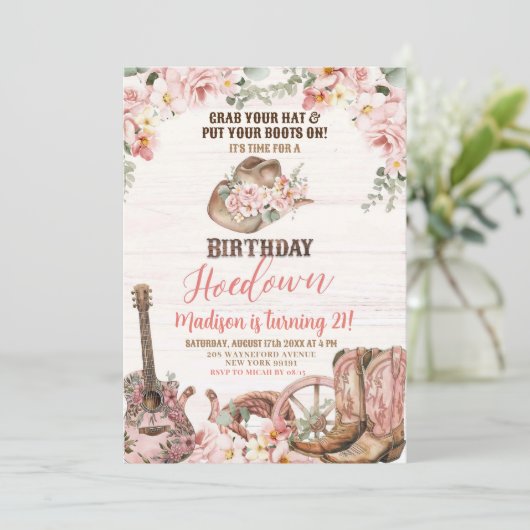 Rustieke Hoedown Cowgirl Verjaardagsfeestuitnodigi Kaart (Staand voorkant)