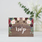 Rustieke hout Bourgondische bloemen RSVP-kaart Uitnodiging Briefkaart (Staand voorkant)
