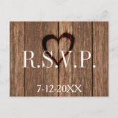 Rustieke hout en gegraveerde hart RSVP-kaart Uitnodiging Briefkaart (Voorkant)