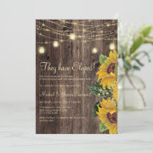 Rustieke hout zonnebloem slingerlichtjes elopement kaart (Staand voorkant)