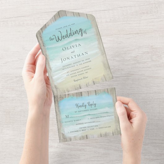 Rustieke houten bestemming Ocean Beach bruiloft All In One Uitnodiging (Afscheurbaar)