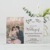 Rustieke houten botanische monogram foto Huwelijk Kaart (Staand voorkant)