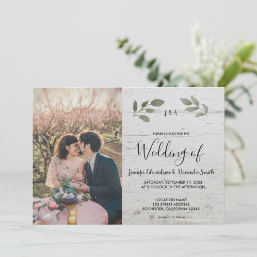 Rustieke houten botanische monogram foto Huwelijk Kaart (Staand voorkant)