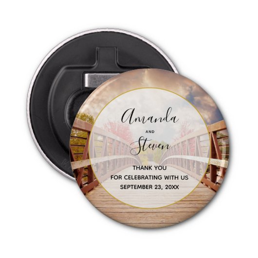 Rustieke houten brug in het land bruiloft Bedankt Button Flesopener (Voorkant)