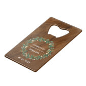 Rustieke houten bruiloft gunst creditkaart flessenopener (Voorkant Gekanteld)