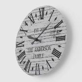 Rustieke houten familienaam met Romeinse cijfers i Grote Klok (Hoek)