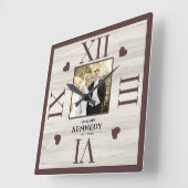 Rustieke houten gepersonaliseerde foto huwelijksve vierkante klok (Hoek)