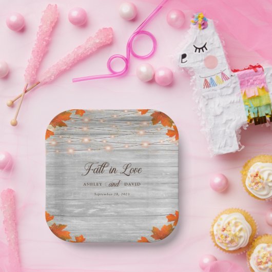Rustieke Houten Herfst In Liefde String Lights Bru Papieren Bordje (Feest)