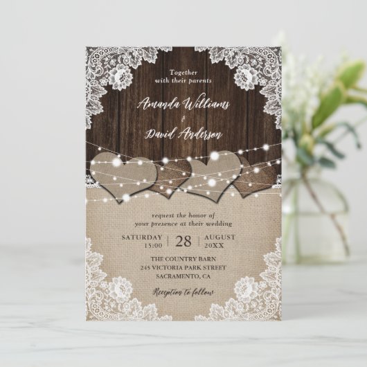 Rustieke houten jute en kant bruiloft uitnodiginge kaart (Staand voorkant)
