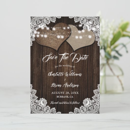 Rustieke houten jute en kant trouw save the date (Staand voorkant)