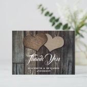 Rustieke houten jute harten bruiloft bedankkaart (Staand voorkant)