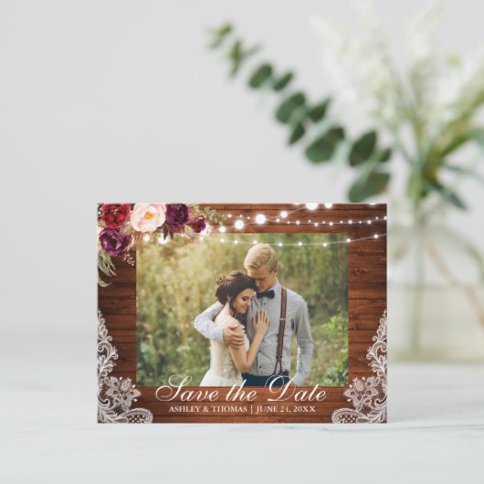 Rustieke Houten Kant Bloemen Bewaar de Datum Terug Aankondigingskaart (Staand voorkant)