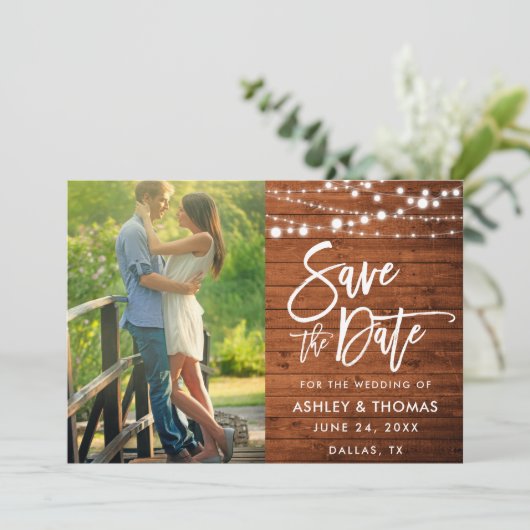 Rustieke Houten Lichten Borstel Script Foto Save The Date (Staand voorkant)