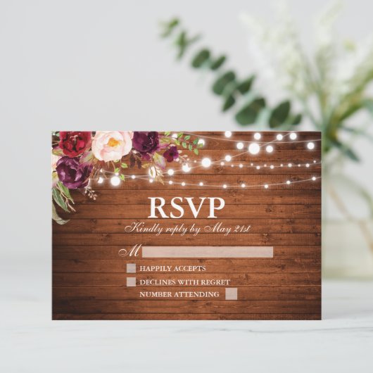 Rustieke houten lichten Bourgondische bloemenbruil RSVP Kaartje (Staand voorkant)