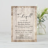 Rustieke Houten Lichten We Zijn Gevlucht Typografi Kaart (Staand voorkant)