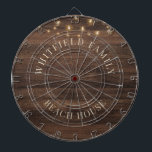Rustieke houten persoonlijk gegraveerd familiestra dartbord<br><div class="desc">Maak eenvoudig uw eigen persoonlijke familie dartbord met onze rustieke print houten achtergrond met slingerlichtjes ontwerp. Perfect voor uw vakantiehuis of voor de feestdagen,  zodat alle familieleden een geweldige tijd kunnen hebben met het gooien van pijltjes</div>