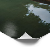 Rustieke houten pier bij het Forest Lake Landscape Perfect Poster (Hoek)