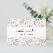 Rustieke houten plak koper bruiloft tafel nummers kaart (Staand voorkant)