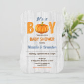 Rustieke houten pompoen baby jongen shower uitnodi kaart (Staand voorkant)