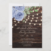 Rustieke houten slingerlicht blauw bloem bruilofts kaart (Voorkant)