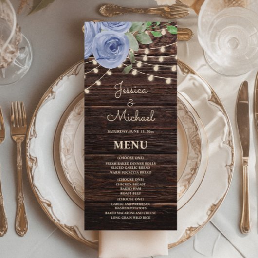 Rustieke houten slingerlichten blauwe bloem bruilo menu