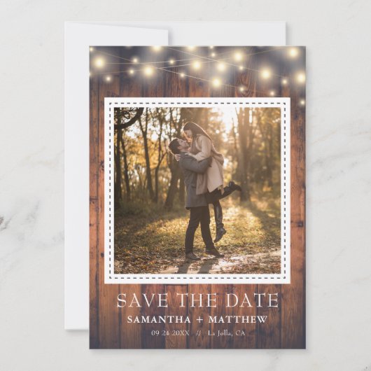 Rustieke houten slingerlichten foto bruiloft save the date (Voorkant)