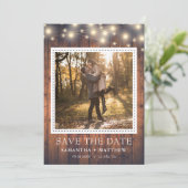 Rustieke houten slingerlichten foto bruiloft save the date (Staand voorkant)