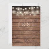 Rustieke houten slingerlichten laurierkrans bruilo kaart (Achterkant)