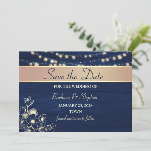 Rustieke houten slingerlichten Navy-blauw bruiloft Save The Date (Staand voorkant)
