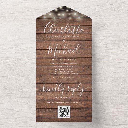 Rustieke houten slingerlichten QR-code bruiloft All In One Uitnodiging (Binnen)