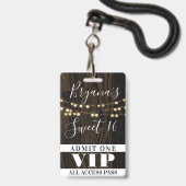 Rustieke houten slingerlichten Sweet 16 VIP-pas Badge (Achterkant met lanyard)